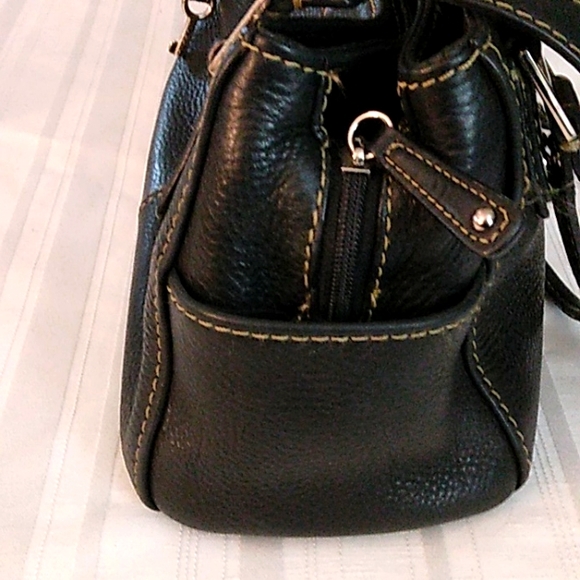 Fossil 100% pebbled leather black bag, contrast top stitched. - Picture 6 of 8